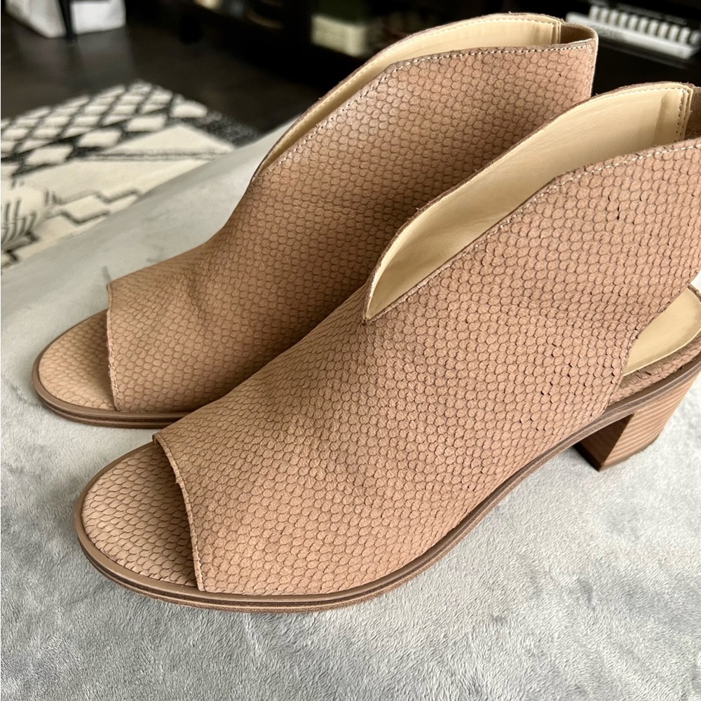 Sole Society Chunky Heeled Sandal - Picture 6 of 8